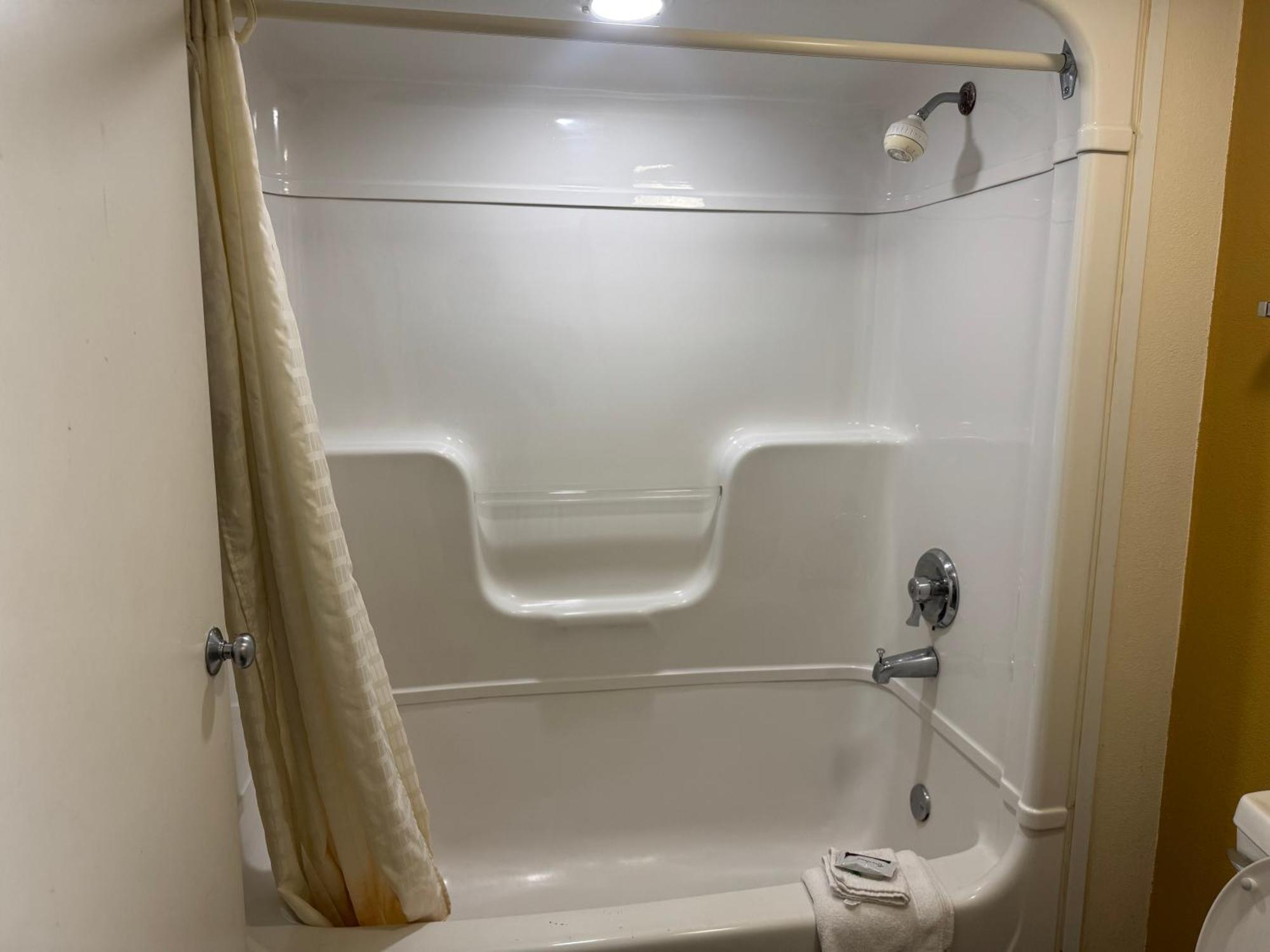 Travel Inn Шарънвил Екстериор снимка