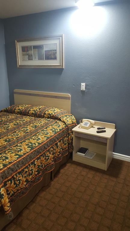 Travel Inn Шарънвил Екстериор снимка