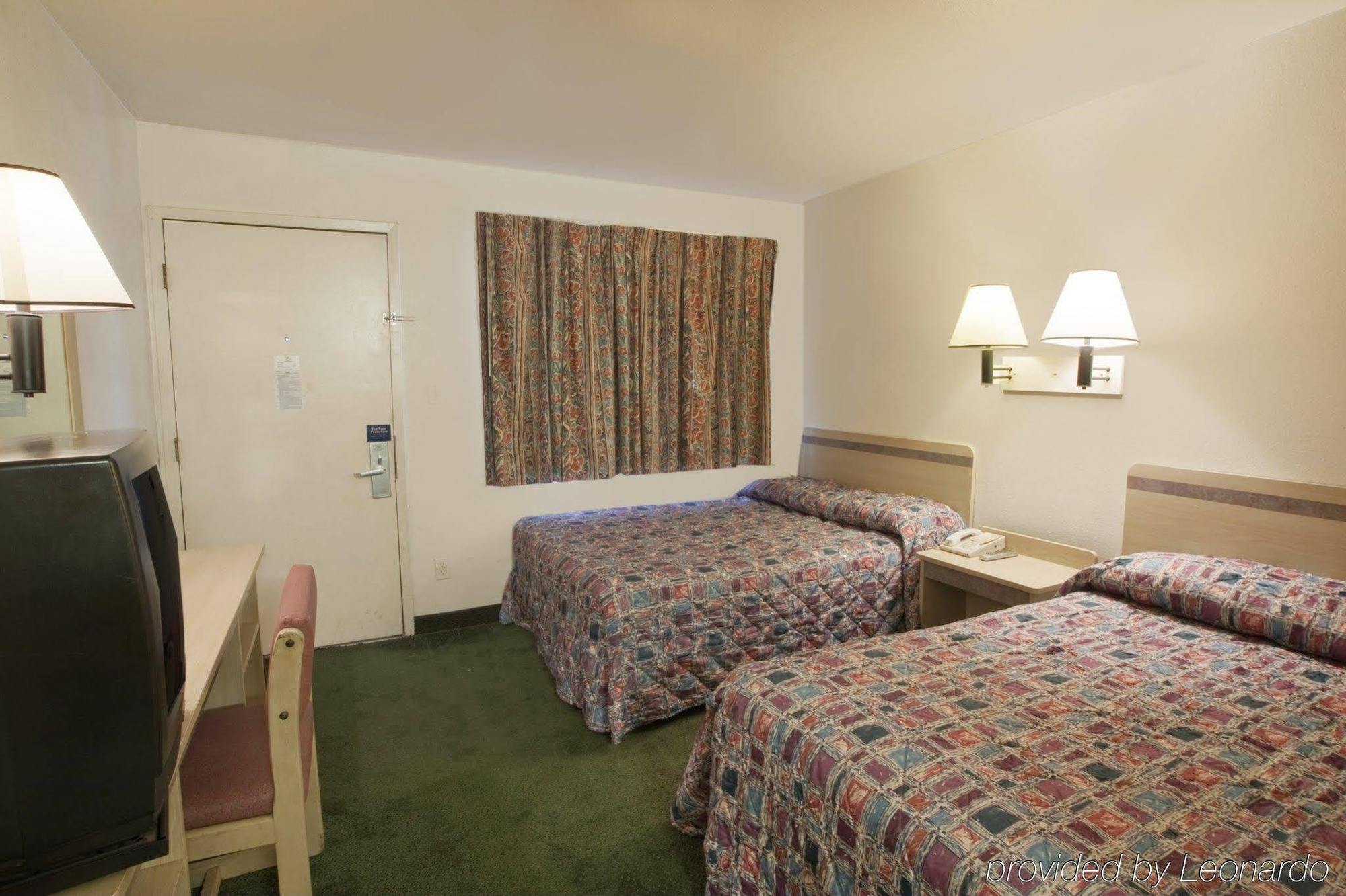 Travel Inn Шарънвил Стая снимка