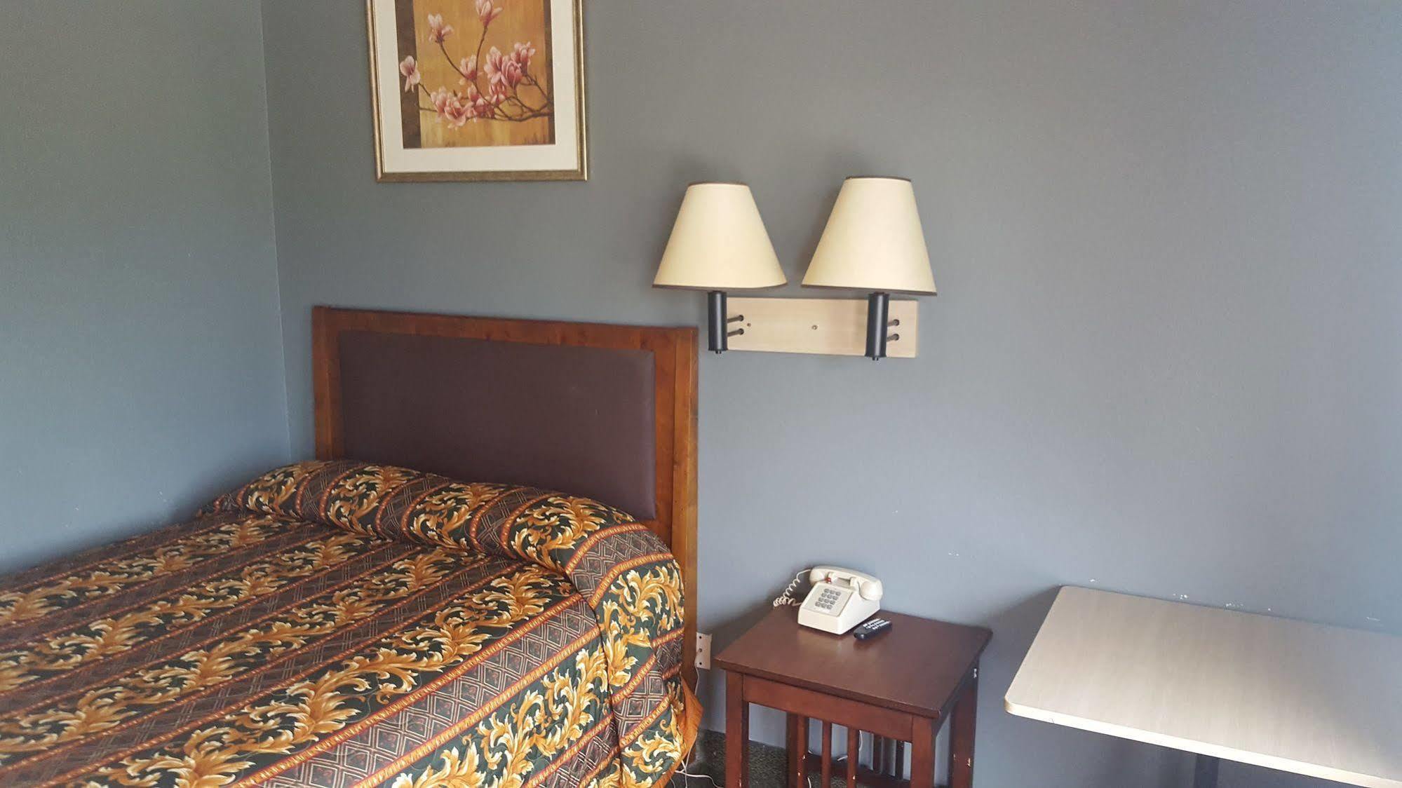 Travel Inn Шарънвил Екстериор снимка